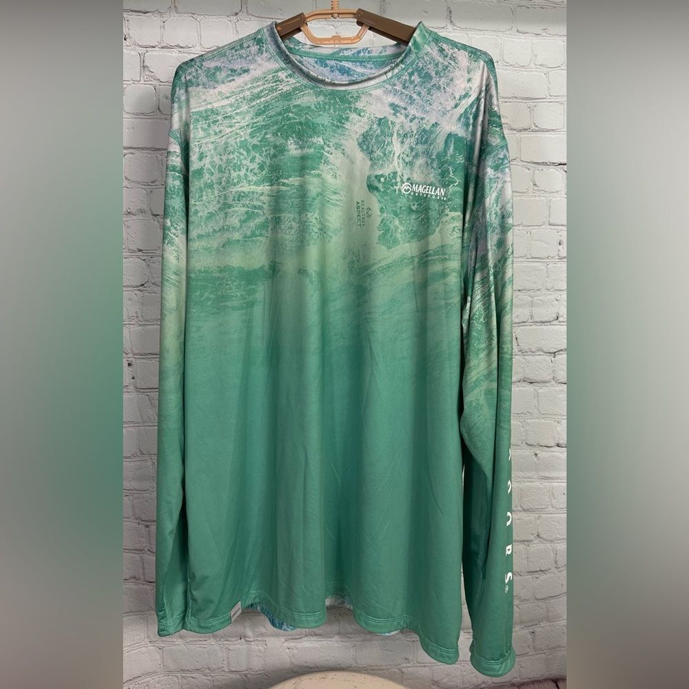Magellan Outdoors Long Sleeve Reversible Moisture Wicking Shirt. Size Large.